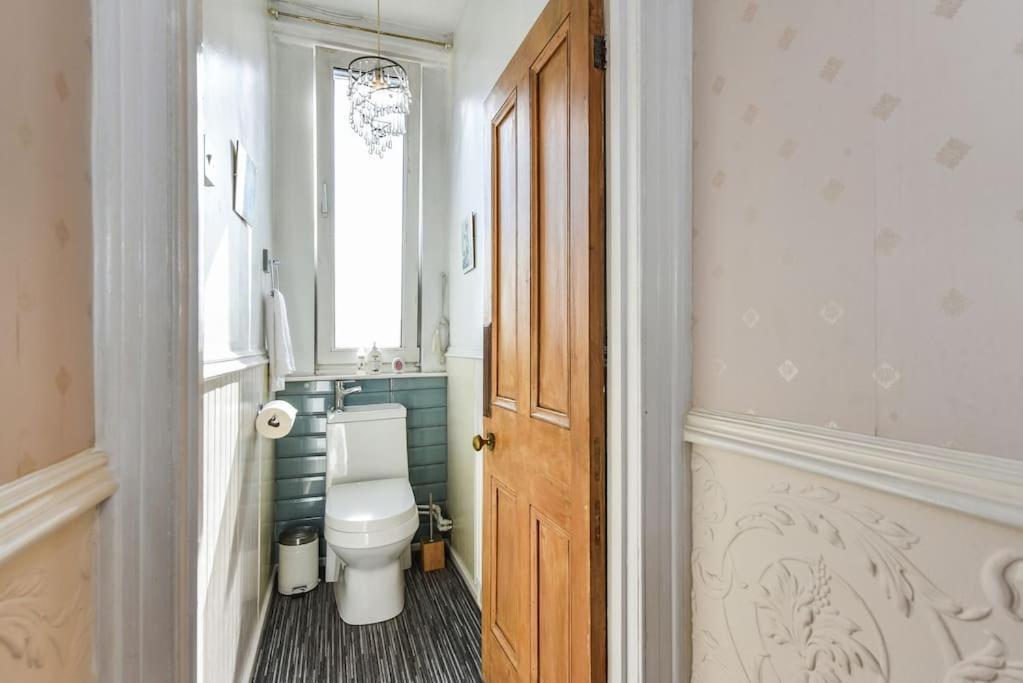 Traditional 3-Bed Property In Pontcanna With Parking Cardiff Exterior photo